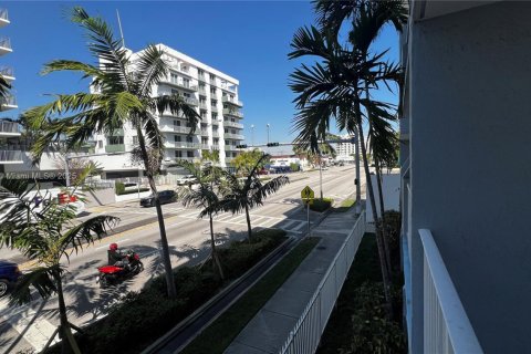 Condo in Miami, Florida, 2 bedrooms  № 1736239 - photo 17