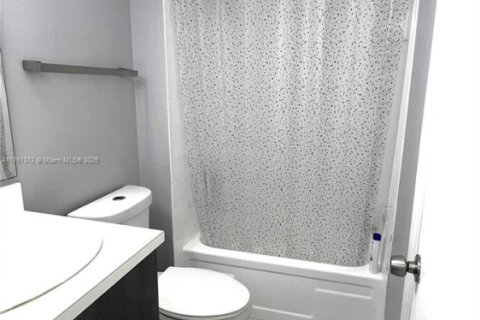 Condo in Miami, Florida, 2 bedrooms  № 1736239 - photo 15