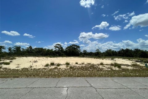 Terrain à Poinciana, Floride № 2202073