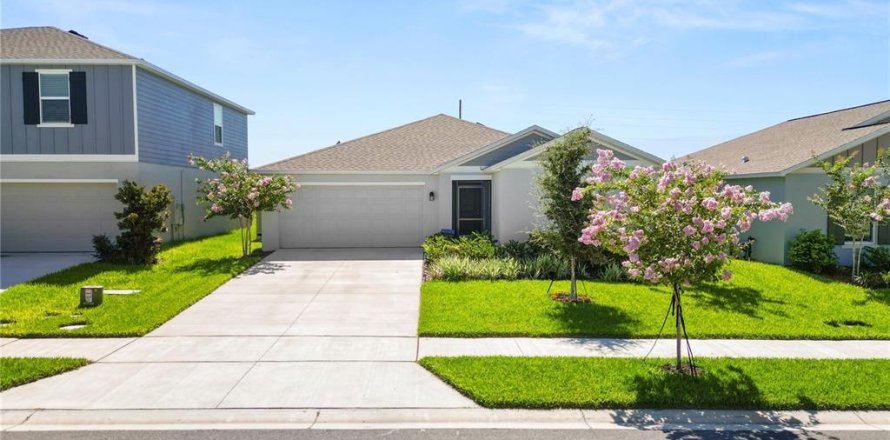 House in Lake Wales, Florida 4 bedrooms, 170.01 sq.m. № 2152283