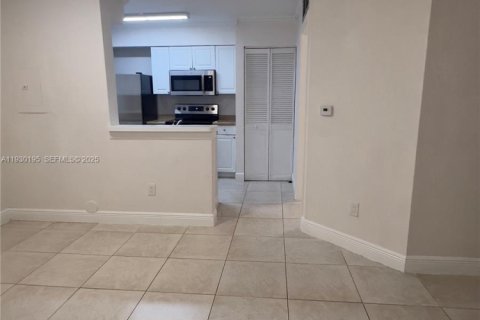 Condominio en alquiler en Oakland Park, Florida, 1 dormitorio, 78.41 m2 № 1989288 - foto 6