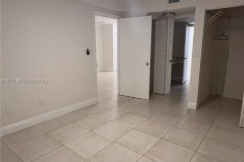 Condominio en alquiler en Oakland Park, Florida, 1 dormitorio, 78.41 m2 № 1989288 - foto 9
