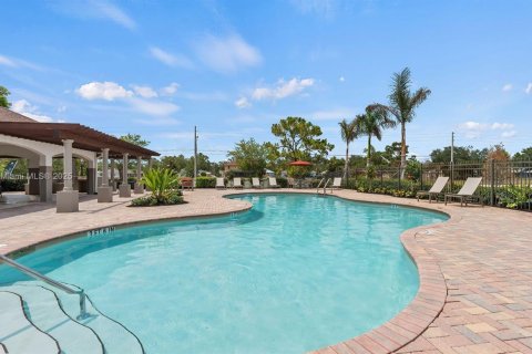 Townhouse in Port St. Lucie, Florida 4 bedrooms, 162.95 sq.m. № 1482031 - photo 29