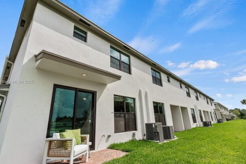 Townhouse in Port St. Lucie, Florida 4 bedrooms, 162.95 sq.m. № 1482031 - photo 28