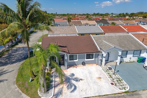 Снять в аренду коммерческую недвижимость в Хайалиа, Флорида 1 спальня, 41.81м2, № 2053283 - фото 16