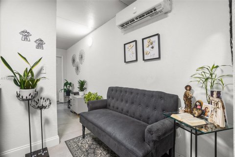 Снять в аренду коммерческую недвижимость в Хайалиа, Флорида 1 спальня, 41.81м2, № 2053283 - фото 11