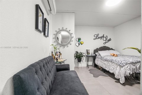 Снять в аренду коммерческую недвижимость в Хайалиа, Флорида 1 спальня, 41.81м2, № 2053283 - фото 8