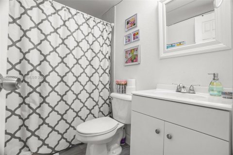 Снять в аренду коммерческую недвижимость в Хайалиа, Флорида 1 спальня, 41.81м2, № 2053283 - фото 12