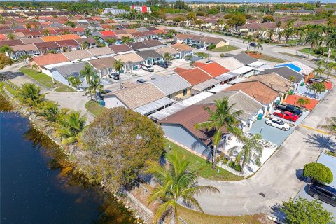 Снять в аренду коммерческую недвижимость в Хайалиа, Флорида 1 спальня, 41.81м2, № 2053283 - фото 17