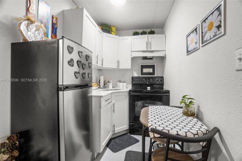 Снять в аренду коммерческую недвижимость в Хайалиа, Флорида 1 спальня, 41.81м2, № 2053283 - фото 6