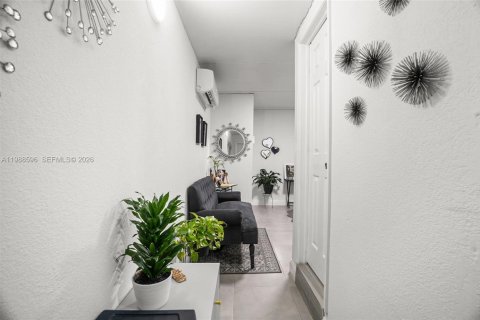 Снять в аренду коммерческую недвижимость в Хайалиа, Флорида 1 спальня, 41.81м2, № 2053283 - фото 7