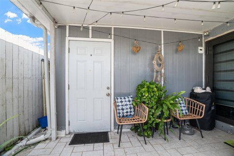 Снять в аренду коммерческую недвижимость в Хайалиа, Флорида 1 спальня, 41.81м2, № 2053283 - фото 4