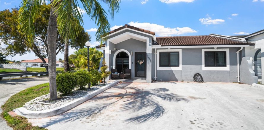 Коммерческая недвижимость в Хайалиа, Флорида 1 спальня, 41.81м2 № 2053283