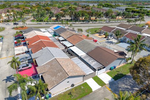 Снять в аренду коммерческую недвижимость в Хайалиа, Флорида 1 спальня, 41.81м2, № 2053283 - фото 18