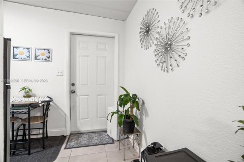 Снять в аренду коммерческую недвижимость в Хайалиа, Флорида 1 спальня, 41.81м2, № 2053283 - фото 13