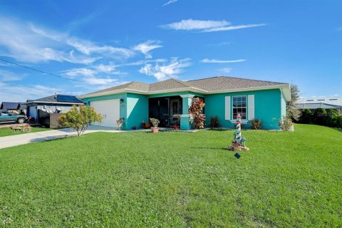 House in Cape Coral, Florida 3 bedrooms, 135.45 sq.m. № 1793756 - photo 3