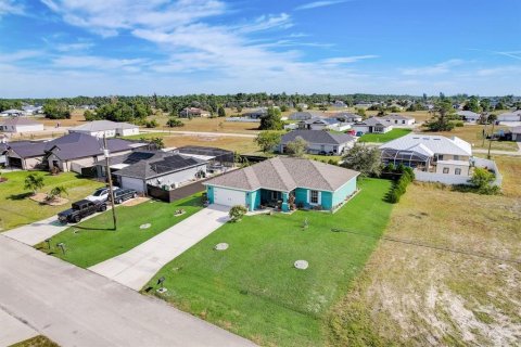 House in Cape Coral, Florida 3 bedrooms, 135.45 sq.m. № 1793756 - photo 27