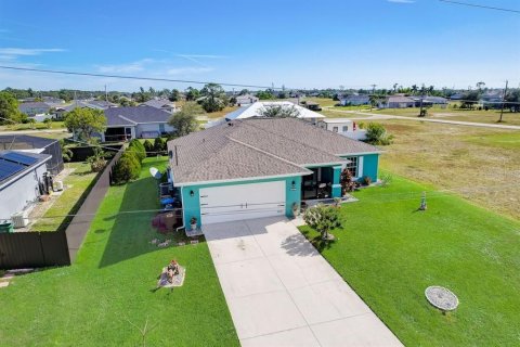 House in Cape Coral, Florida 3 bedrooms, 135.45 sq.m. № 1793756 - photo 25