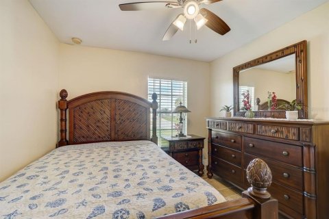 House in Cape Coral, Florida 3 bedrooms, 135.45 sq.m. № 1793756 - photo 15