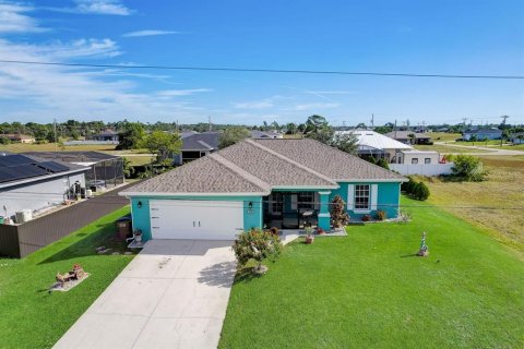 House in Cape Coral, Florida 3 bedrooms, 135.45 sq.m. № 1793756 - photo 24