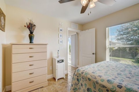 House in Cape Coral, Florida 3 bedrooms, 135.45 sq.m. № 1793756 - photo 17