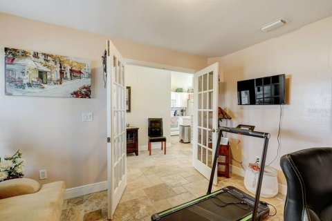 House in Cape Coral, Florida 3 bedrooms, 135.45 sq.m. № 1793756 - photo 13