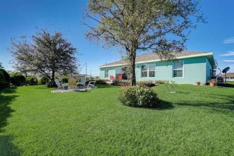 House in Cape Coral, Florida 3 bedrooms, 135.45 sq.m. № 1793756 - photo 22
