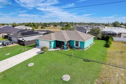 House in Cape Coral, Florida 3 bedrooms, 135.45 sq.m. № 1793756 - photo 26