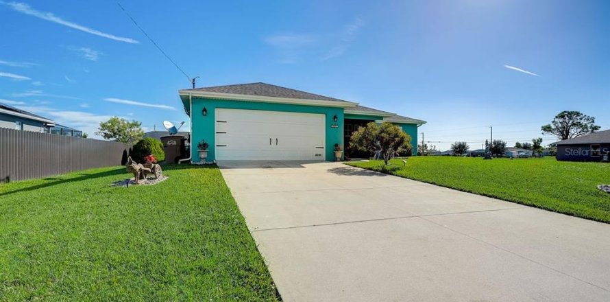 House in Cape Coral, Florida 3 bedrooms, 135.45 sq.m. № 1793756