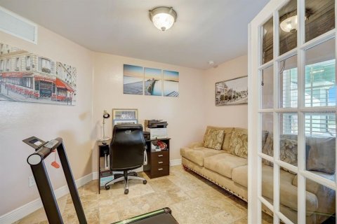 House in Cape Coral, Florida 3 bedrooms, 135.45 sq.m. № 1793756 - photo 12