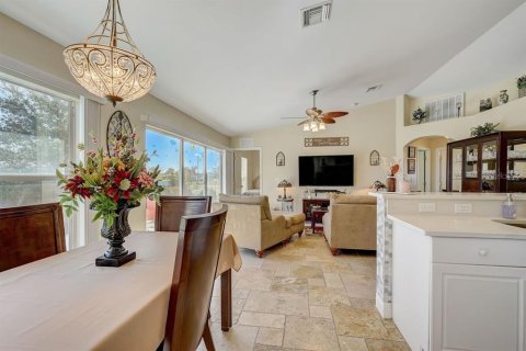 House in Cape Coral, Florida 3 bedrooms, 135.45 sq.m. № 1793756 - photo 9