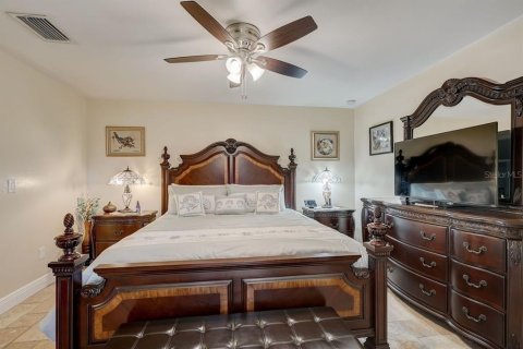 House in Cape Coral, Florida 3 bedrooms, 135.45 sq.m. № 1793756 - photo 18