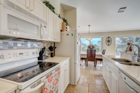 House in Cape Coral, Florida 3 bedrooms, 135.45 sq.m. № 1793756 - photo 11