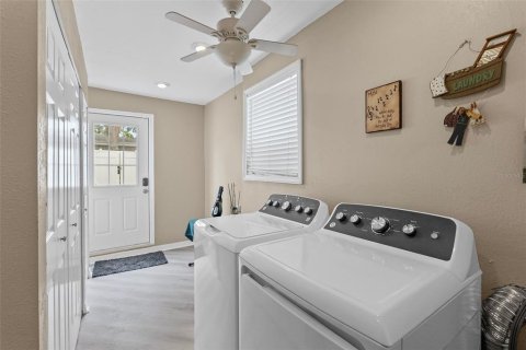 House in Saint Petersburg, Florida 3 bedrooms, 179.12 sq.m. № 1684726 - photo 21