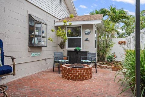 House in Saint Petersburg, Florida 3 bedrooms, 179.12 sq.m. № 1684726 - photo 27