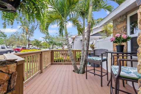 House in Saint Petersburg, Florida 3 bedrooms, 179.12 sq.m. № 1684726 - photo 4