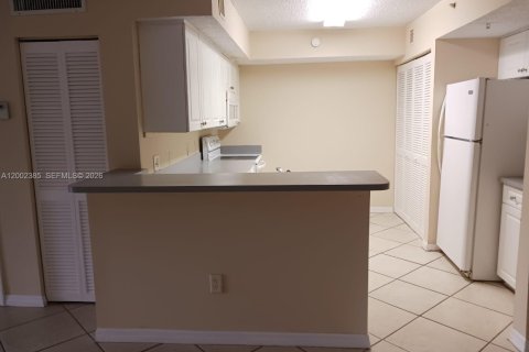 Condo in Pembroke Pines, Florida, 1 bedroom  № 2068091 - photo 5