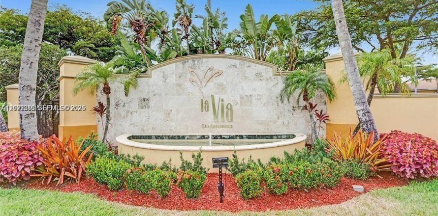 Condo in Pembroke Pines, Florida, 1 bedroom  № 2068091