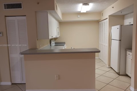 Condo in Pembroke Pines, Florida, 1 bedroom  № 2068091 - photo 12