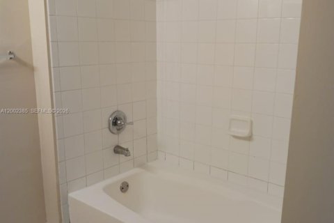 Condo in Pembroke Pines, Florida, 1 bedroom  № 2068091 - photo 9