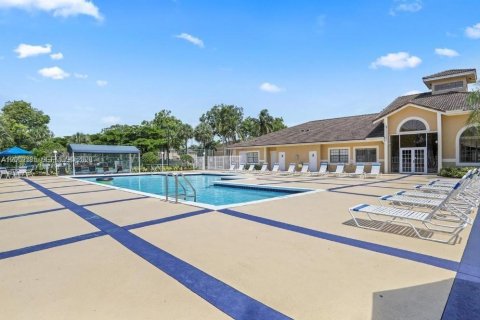 Condo in Pembroke Pines, Florida, 1 bedroom  № 2068091 - photo 14