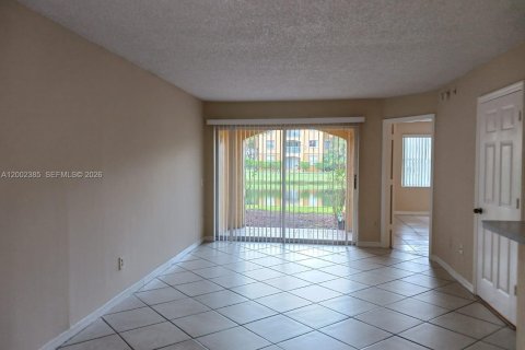 Condo in Pembroke Pines, Florida, 1 bedroom  № 2068091 - photo 13
