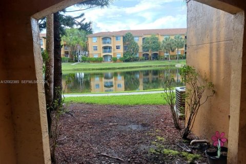 Condo in Pembroke Pines, Florida, 1 bedroom  № 2068091 - photo 7