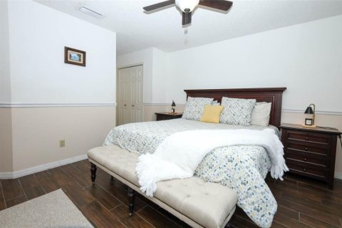 House in Oviedo, Florida 4 bedrooms, 175.4 sq.m. № 2110586 - photo 18