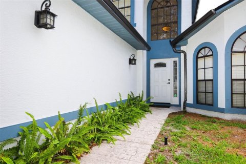House in Oviedo, Florida 4 bedrooms, 175.4 sq.m. № 2110586 - photo 3