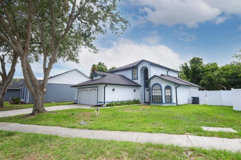 House in Oviedo, Florida 4 bedrooms, 175.4 sq.m. № 2110586 - photo 2