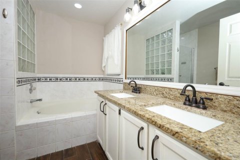 House in Oviedo, Florida 4 bedrooms, 175.4 sq.m. № 2110586 - photo 22