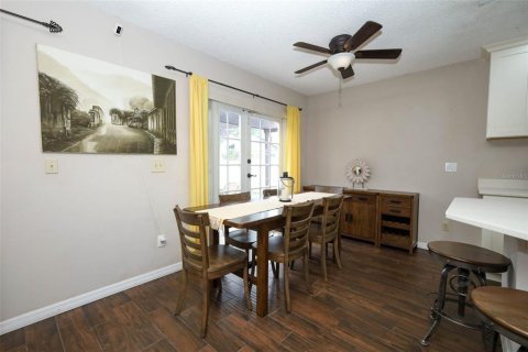 House in Oviedo, Florida 4 bedrooms, 175.4 sq.m. № 2110586 - photo 11