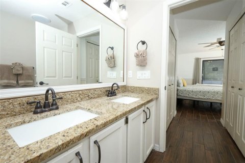 House in Oviedo, Florida 4 bedrooms, 175.4 sq.m. № 2110586 - photo 21
