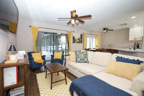 House in Oviedo, Florida 4 bedrooms, 175.4 sq.m. № 2110586 - photo 9